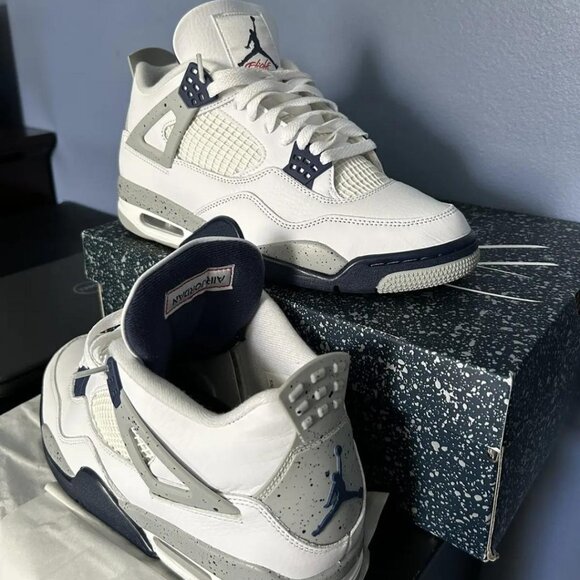 Jordan 4 Retro Navy Blue 💙 LIKE NEW + FREE NIKE SOCKS - Picture 2 of 12